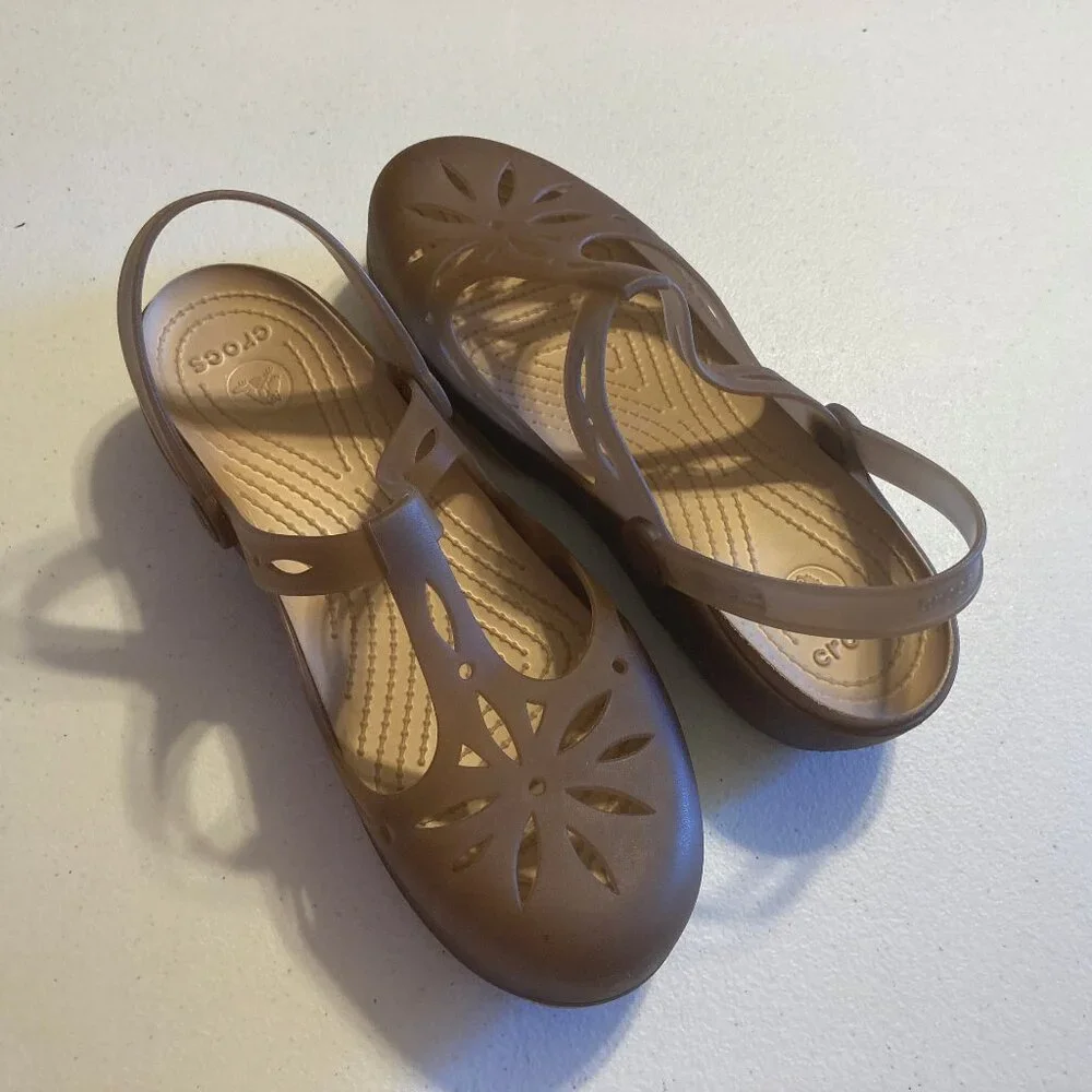 RARE ! Crocs Isabella Brown Cut-Out Floral T-strap Mary Jane - Picture 2 of 3